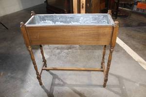 lot 139 image: Vintage Wooden Planter Stand with Metal Liner