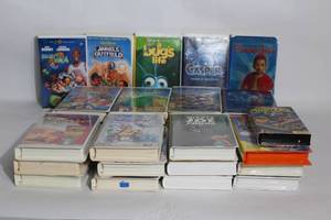 lot 165 image: Collection of 20 Classic Family VHS Movies