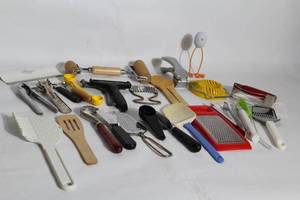 lot 167 image: Collection of Assorted Kitchen Utensils and Gadgets
