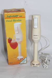 lot 170 image: Signature Series Hand Blender Model HB-301