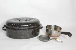 lot 173 image: Set of 3 Cookware Items Oval Roaster, Stainless Steel Saucepan, and Mini Frying Pan