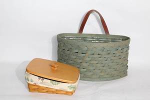 lot A-178 image: Longaberger Handwoven Basket with Lid and Woven Trim Basket Set