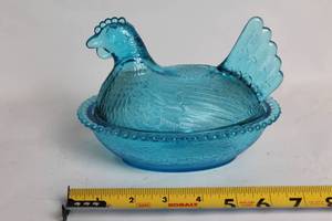 lot A-193 image: Vintage Blue Glass Hen on Nest Candy Dish