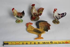 lot A-195 image: Set of 4 Ceramic Rooster Figurines and Tray