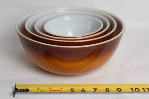 lot A-196 image: Set of 4 Vintage Pyrex Autumn Harvest Mixing Bowls