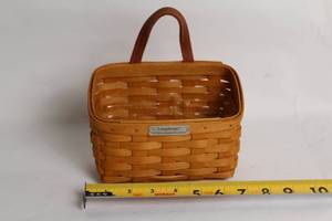 lot A-205 image: Longaberger 2006 Hostess Appreciation Basket with Leather Handles
