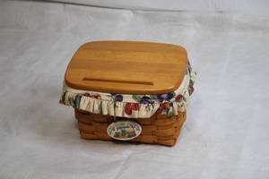 lot A-207 image: Longaberger Recipe Basket with Wooden Lid and Fabric Liner