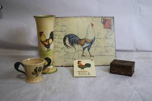 lot 224 image: Collection of Rooster Themed Decor Items
