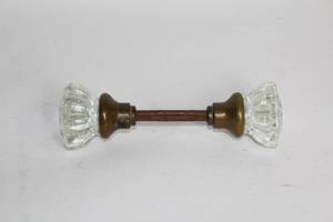 lot 249 image: Vintage Glass and Brass Door Knob Set