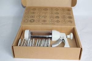 lot 257 image: Pampered Chef Cookie Press with 16 Discs