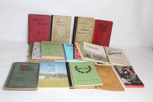 lot 261 image: Collection of 20 Vintage Religious and Historical Books
