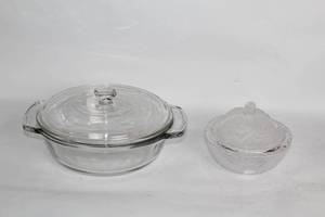 lot 270 image: Set of 2 Vintage Glass Dishes with Lids