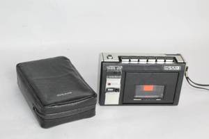 lot 276 image: Vintage Craig AMFM Cassette Recorder with Leather Case