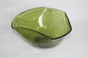 lot 281 image: Unique Green Glass Bowl with Triangular Shape