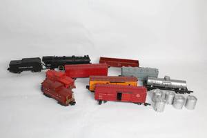 lot 297 image: Set of Vintage American Flyer Train Cars and Locomotive