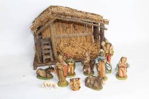 lot 301 image: Vintage Nativity Scene with Stable and 10 Figures