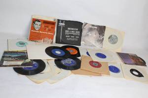 lot 314 image: Collection of Vintage Gospel and Singers 45 RPM Vinyl Records