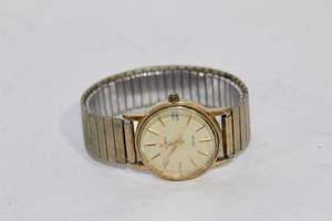 lot 319 image: Vintage Citizen Quartz Watch with Metal Band