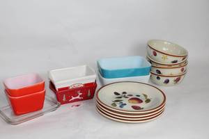 lot 321 image: Collection of Ceramic Dishes and Bowls with Fruit Designs