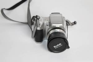 lot A-353 image: Kodak EasyShare DX7590 5MP Digital Camera with 10x Optical Zoom