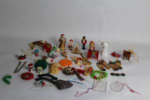 lot 373 image: Collection of Assorted Christmas Tree Ornaments
