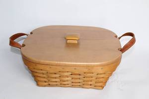 lot A-376 image: Longaberger Handmade Picnic Basket with Lid