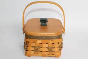 lot A-377 image: Longaberger Handwoven Basket with Lid and Fabric Liner