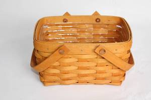 lot A-382 image: Handwoven Longaberger Basket from April 2002