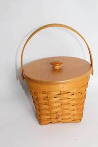 lot A-384 image: Longaberger Handwoven Basket with Lid