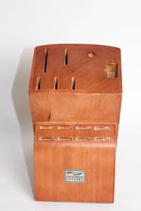 lot 399 image: Chicago Cutlery Wooden Knife Block