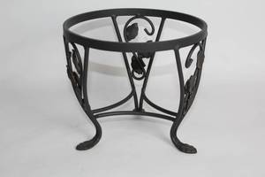 lot 400 image: Longaberger Metal Plant Stand with Leaf Design