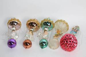 lot 424 image: Collection of Vintage Glass Christmas Ornaments with Wire Accents