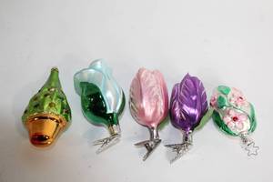 lot 428 image: Set of 5 Vintage Glass Christmas Ornaments with Floral and Tree Designs