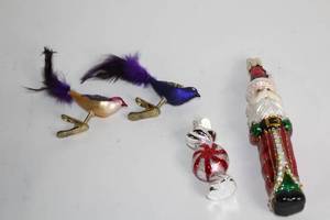 lot 430 image: Set of 4 Handcrafted Glass Christmas Ornaments