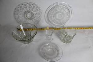 lot 444 image: Set of Vintage Glass Serving Bowls and Dessert Plates