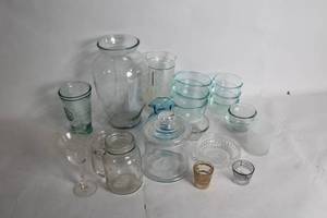lot 481 image: Collection of Vintage and Modern Glassware Assortment