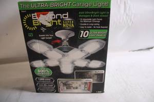 lot 319 image: Beyond Bright Super Nova 10 Ultra-Bright Adjustable LED Light Panels