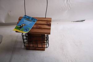 lot 324 image: Pennington Cedar Suet Feeder Station for Birds