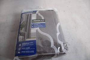 lot 410 image: Lights Out Blackout Curtain Panel with Grommets, 38 in x 84 in