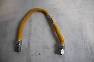 lot 415 image: Yellow Flexible Gas Hose with Fittings - 24 inches