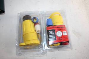 lot 428 image: Legrand Pass & Seymour Straight Blade Connector PS15W47CCV3