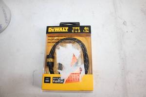 lot 429 image: Dewalt 4ft Type C to A USB Cable with Kevlar Reinforcement