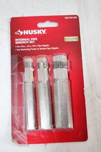 lot 486 image: Husky Internal Pipe Wrench Set for 38 in., 12 in., 34 in. Pipe Nipples