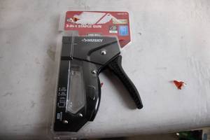 lot 498 image: Husky 3-in-1 Staple Gun with Steel Body