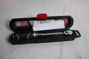 lot 243 image: Husky 14 Inch Drive Torque Wrench with 40-200 In Lbs Capacity