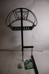 lot 274 image: Walensee Metal Garden Hose Holder with Star Design