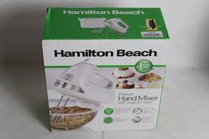 lot 17 image: Hamilton Beach 6-Speed Hand Mixer with Snap-On Case