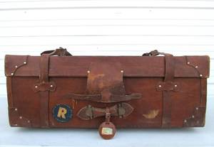 lot 10 image: Antique 1920s era Leather Automobile Trunk wGreat Travel Stickers