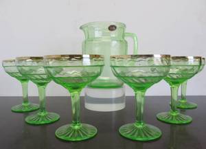 lot 15 image: Old Vintage 1930s era CAMEO by Anchor Hocking Green Glass Pitcher & & Glasses