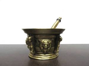 lot 32 image: Vintage Solid Brass Pharmacy Mortar & Pestle Set #1